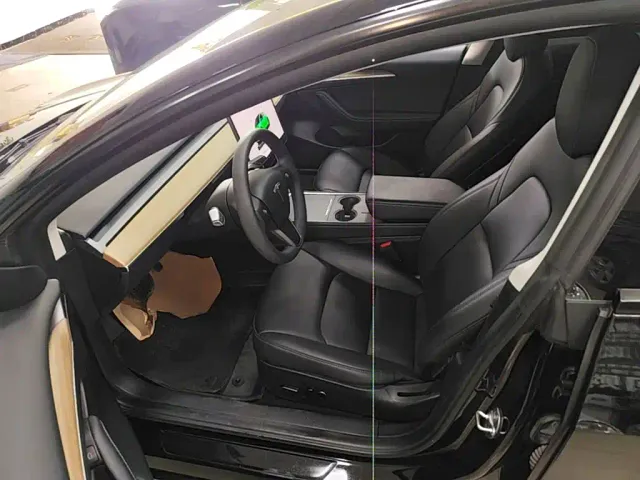 Tesla Model 3 — Фото автомобиля 15