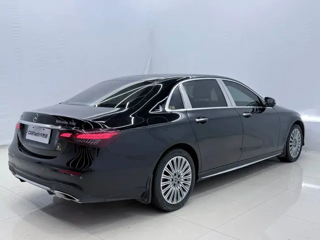 Mercedes-Benz E-Class — Фото автомобиля 12