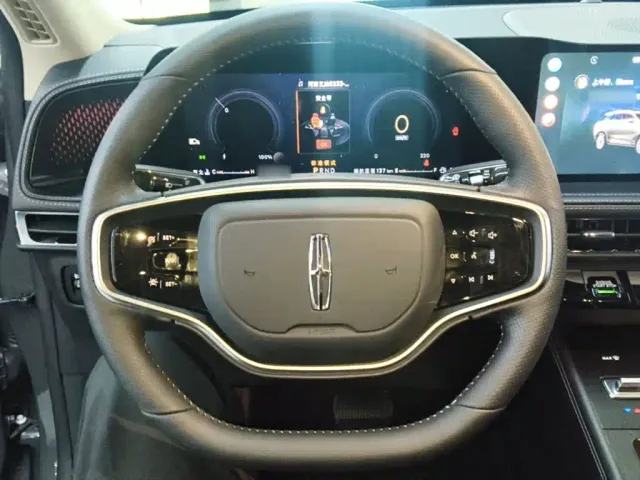 Lincoln Corsair — Фото автомобиля 10