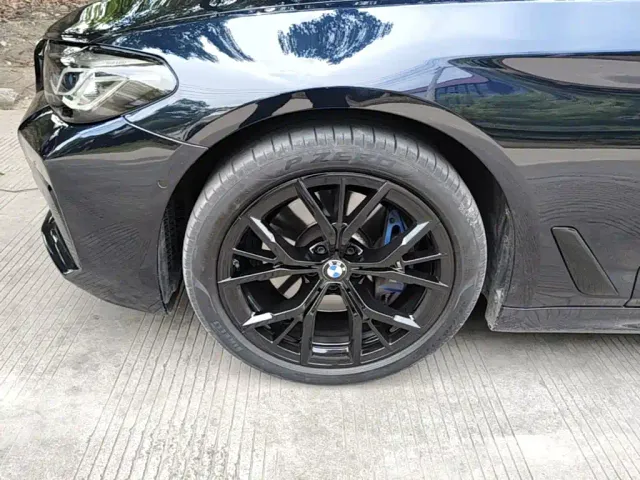 BMW 5 Series — Фото автомобиля 24