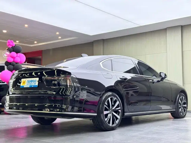 Volvo S90 — Фото автомобиля 4
