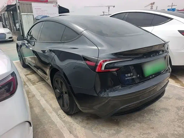 Tesla Model 3 — Фото автомобиля 4
