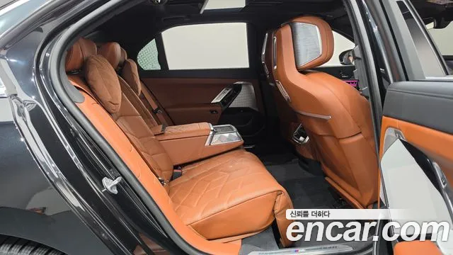 BMW 7 Series G70 — Фото автомобиля 11