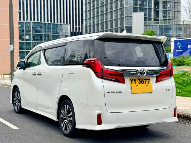 Toyota Alphard — Фото автомобиля 11