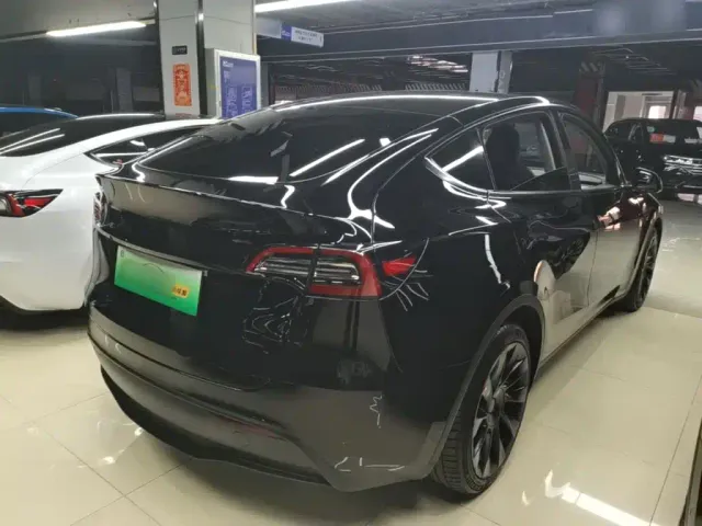 Tesla Model Y — Фото автомобиля 6