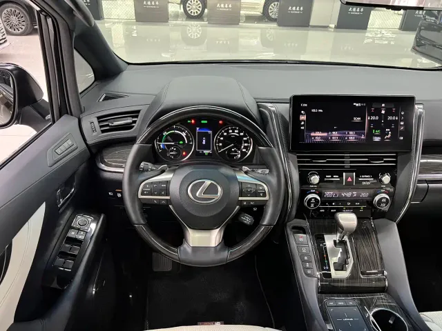 Lexus LM — Фото автомобиля 19