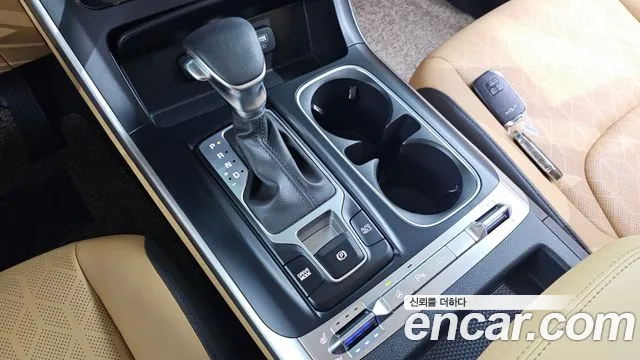 Kia Carnival Generation 4 — Фото автомобиля 12