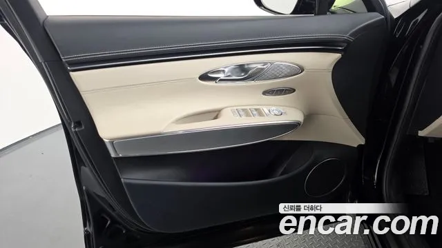 Genesis GV70 — Фото автомобиля 13