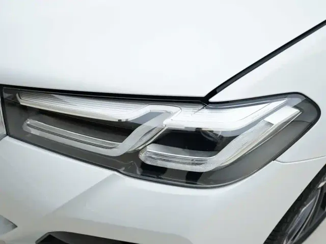 BMW 5 Series — Фото автомобиля 14