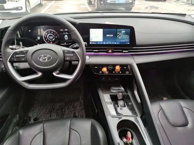 Hyundai Elantra — Фото автомобиля 12