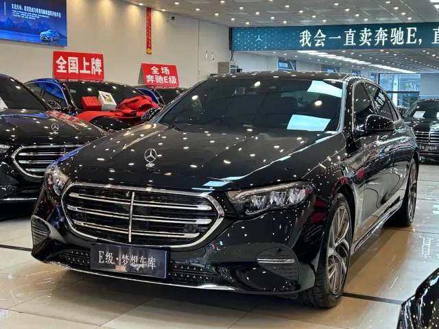 Mercedes-Benz E-Class — Фото автомобиля 3