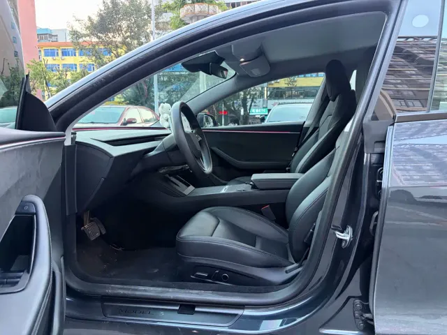 Tesla Model 3 — Фото автомобиля 5