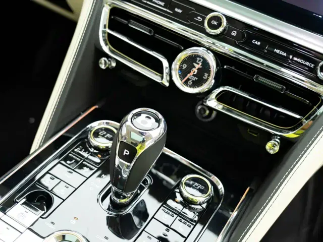 Bentley Flying Spur — Фото автомобиля 20