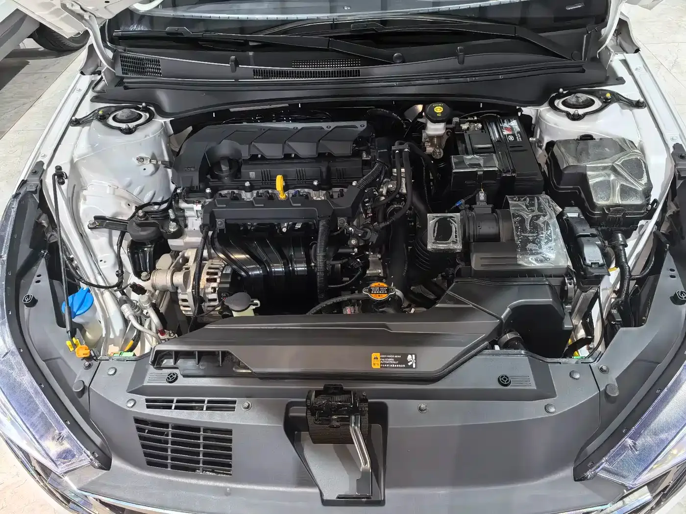 Hyundai Elantra 2022 1.5L CVT LUX Premium Edition — Фото автомобиля 8