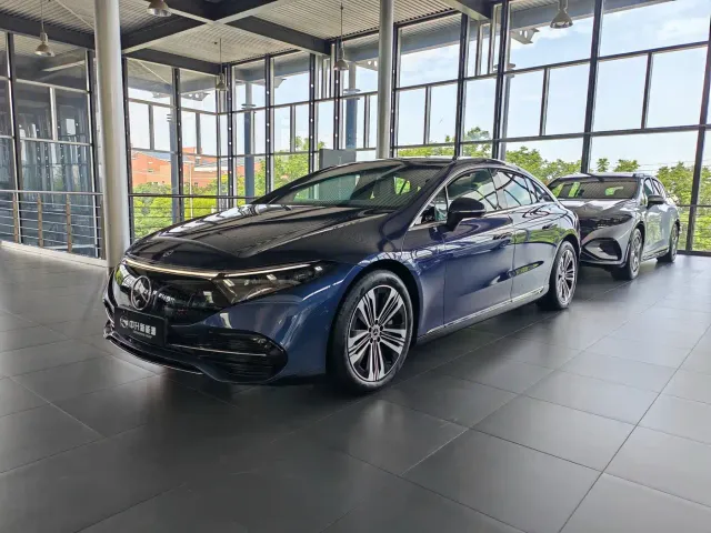 Фотография автомобиля — Mercedes-Benz EQS