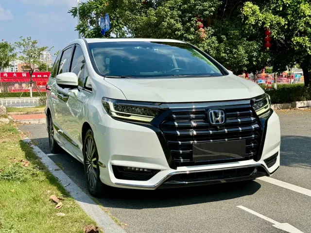 Honda Elysion — Фото автомобиля 3