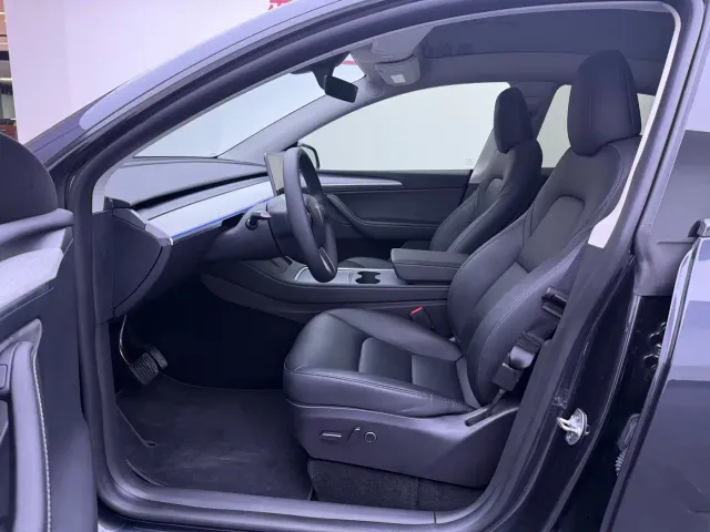 Tesla Model Y — Фото автомобиля 6