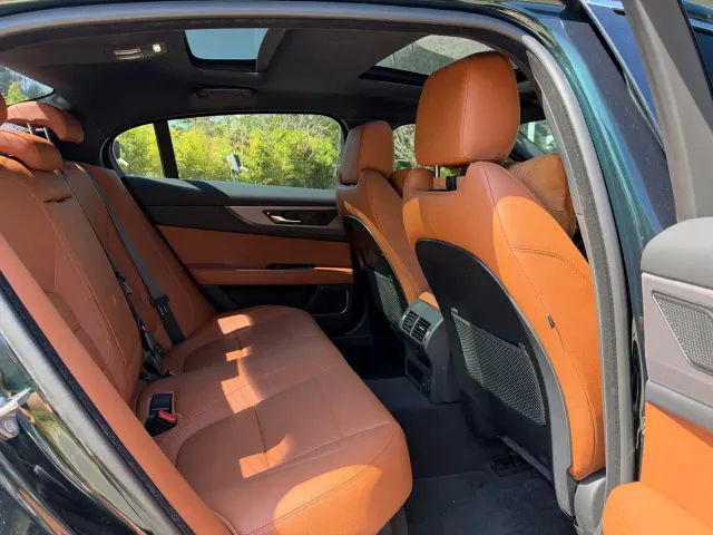 Jaguar XEL — Фото автомобиля 9