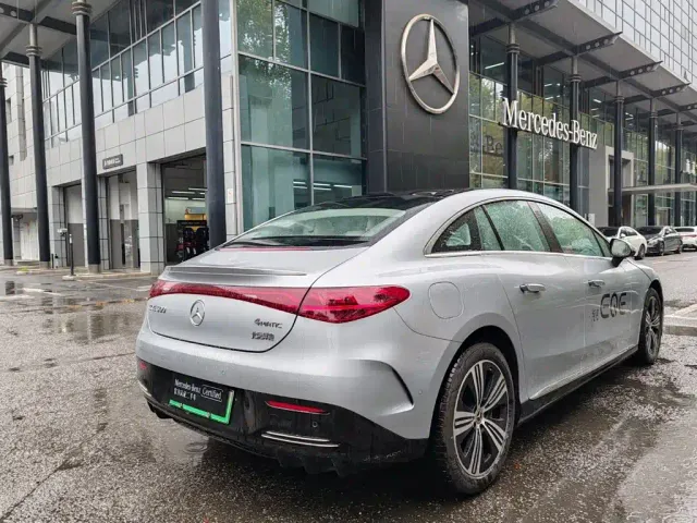 Mercedes-Benz EQE — Фото автомобиля 18