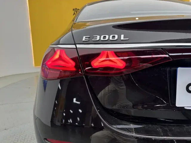 Mercedes-Benz E-Class — Фото автомобиля 8