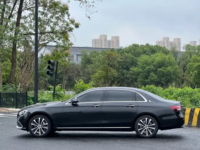 Mercedes-Benz E-Class — Фото автомобиля 4