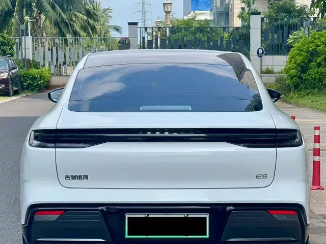 Geely Galaxy E8 — Фото автомобиля 8