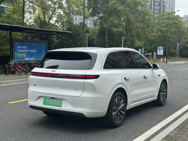 Li Auto L6 — Фото автомобиля 9