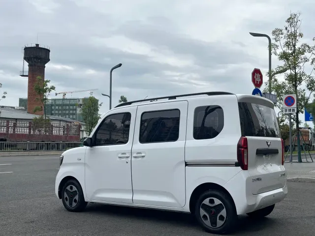 Wuling Zhiguang NEV — Фото автомобиля 12