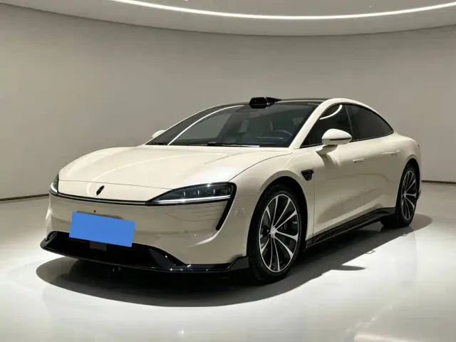Фотография автомобиля — Luxeed S7