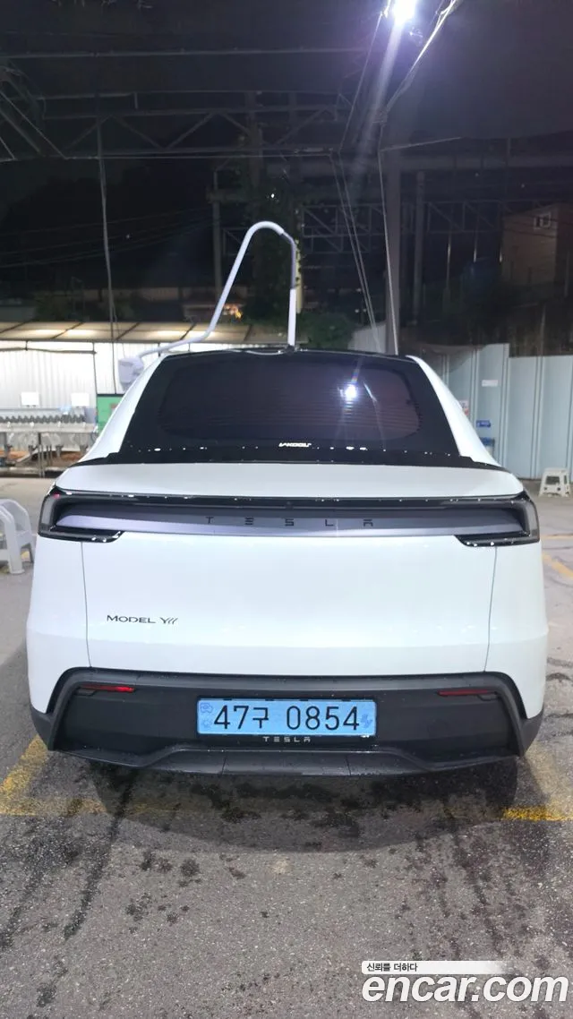 Tesla Model Y — Фото автомобиля 13