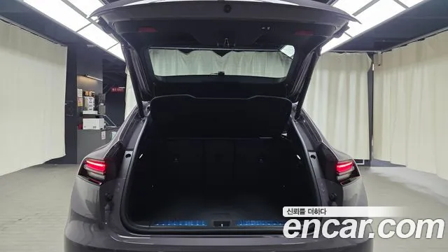 Porsche Macan Electric — Фото автомобиля 22