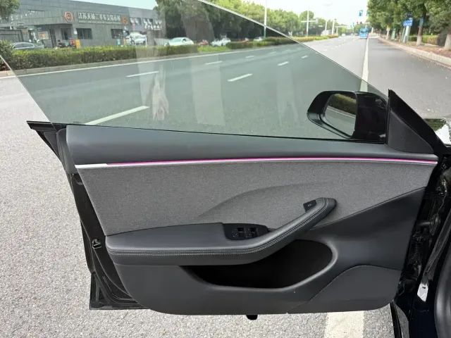 Tesla Model 3 — Фото автомобиля 9