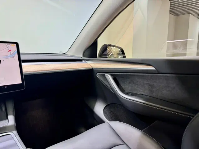 Tesla Model Y — Фото автомобиля 24