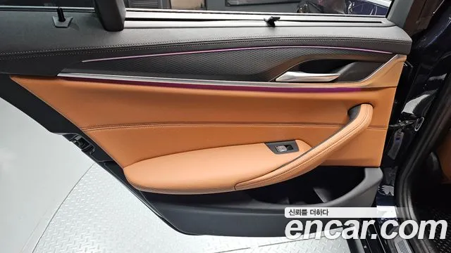 BMW 5 Series G30 — Фото автомобиля 14