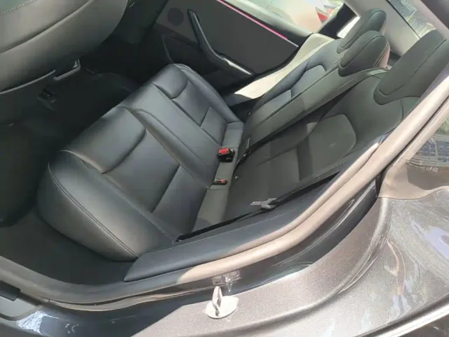 Tesla Model 3 — Фото автомобиля 16