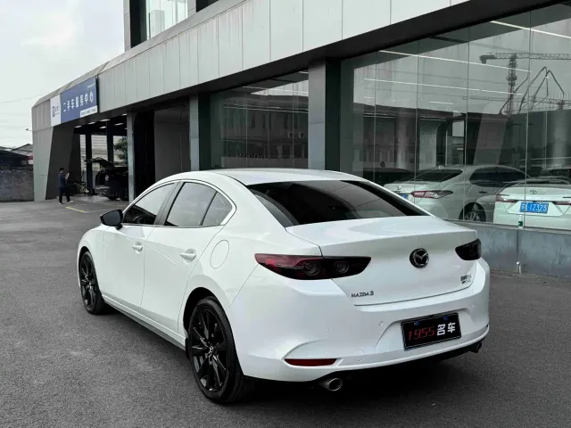 Mazda Axela — Фото автомобиля 7