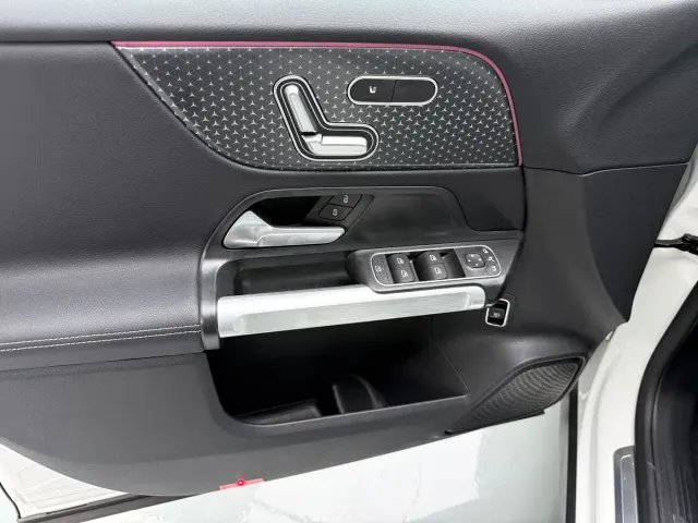Mercedes-Benz EQB — Фото автомобиля 11