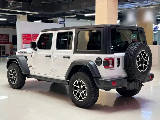 Jeep Wrangler — Фото автомобиля 4