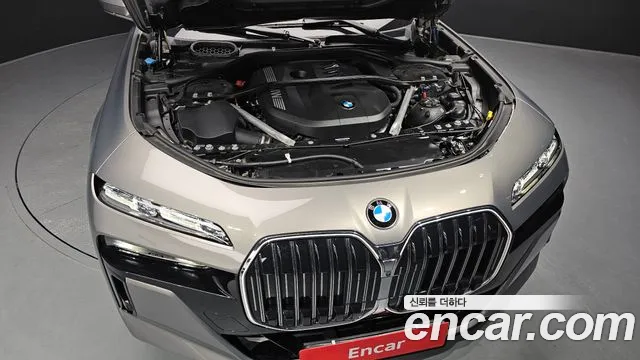 BMW 7-Series 7 серия (G70) 740i xDrive M Sport — Фото автомобиля 4