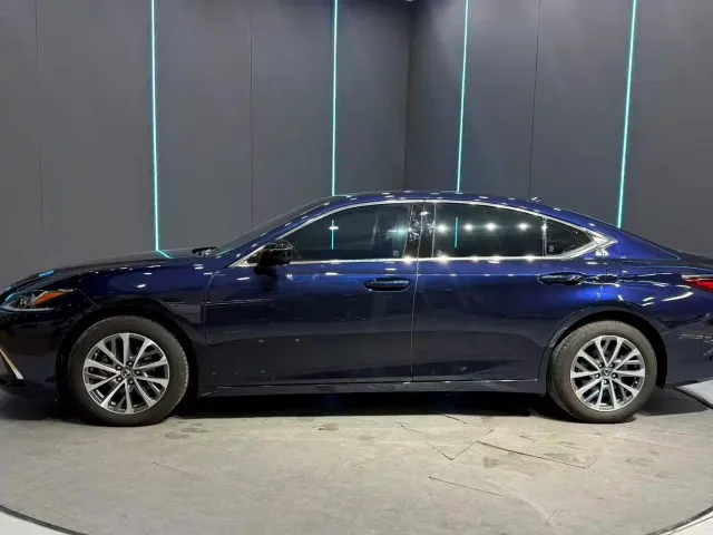 Lexus ES — Фото автомобиля 4