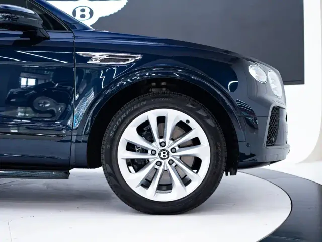 Bentley Bentayga — Фото автомобиля 25