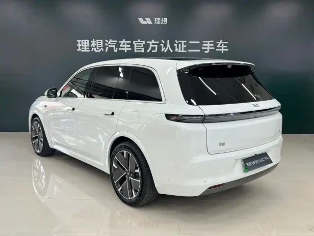 Li Auto L8 — Фото автомобиля 9