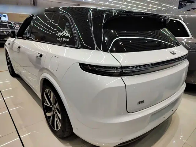 Li Auto L7 — Фото автомобиля 22