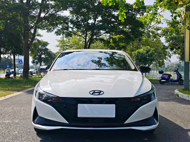 Hyundai Elantra — Фото автомобиля 2
