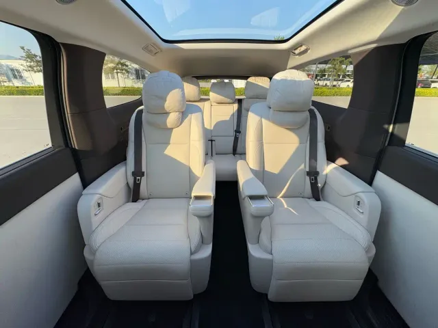 Li Auto MEGA — Фото автомобиля 14