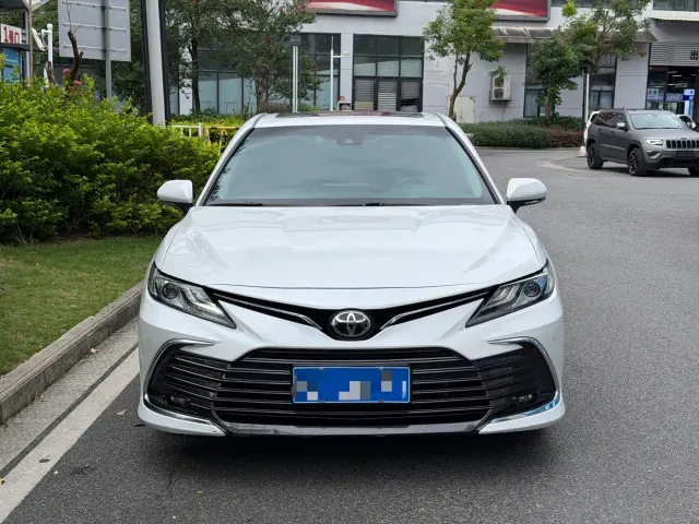 Toyota Camry — Фото автомобиля 2