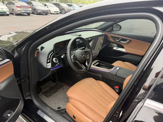 Mercedes-Benz E-Class — Фото автомобиля 4