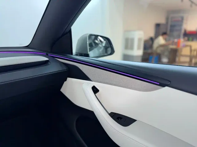 Tesla Model Y L — Фото автомобиля 14
