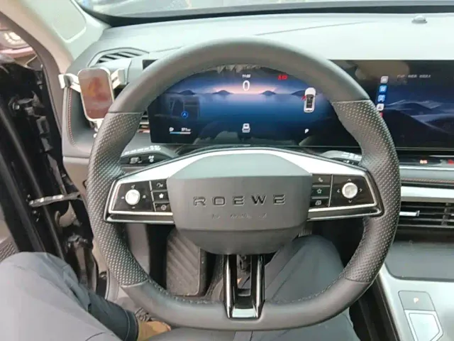 Roewe RX5 — Фото автомобиля 10