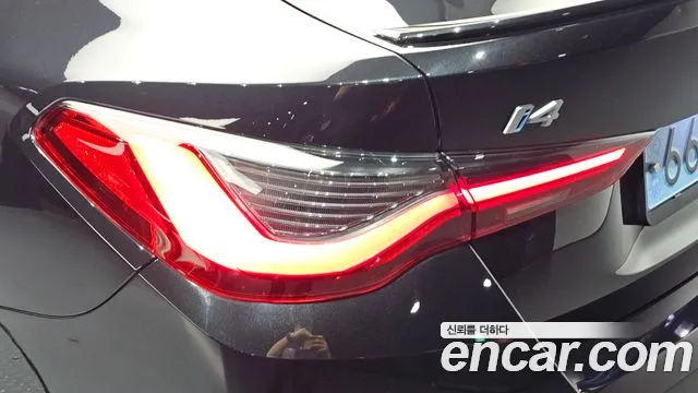 BMW i4 — Фото автомобиля 8